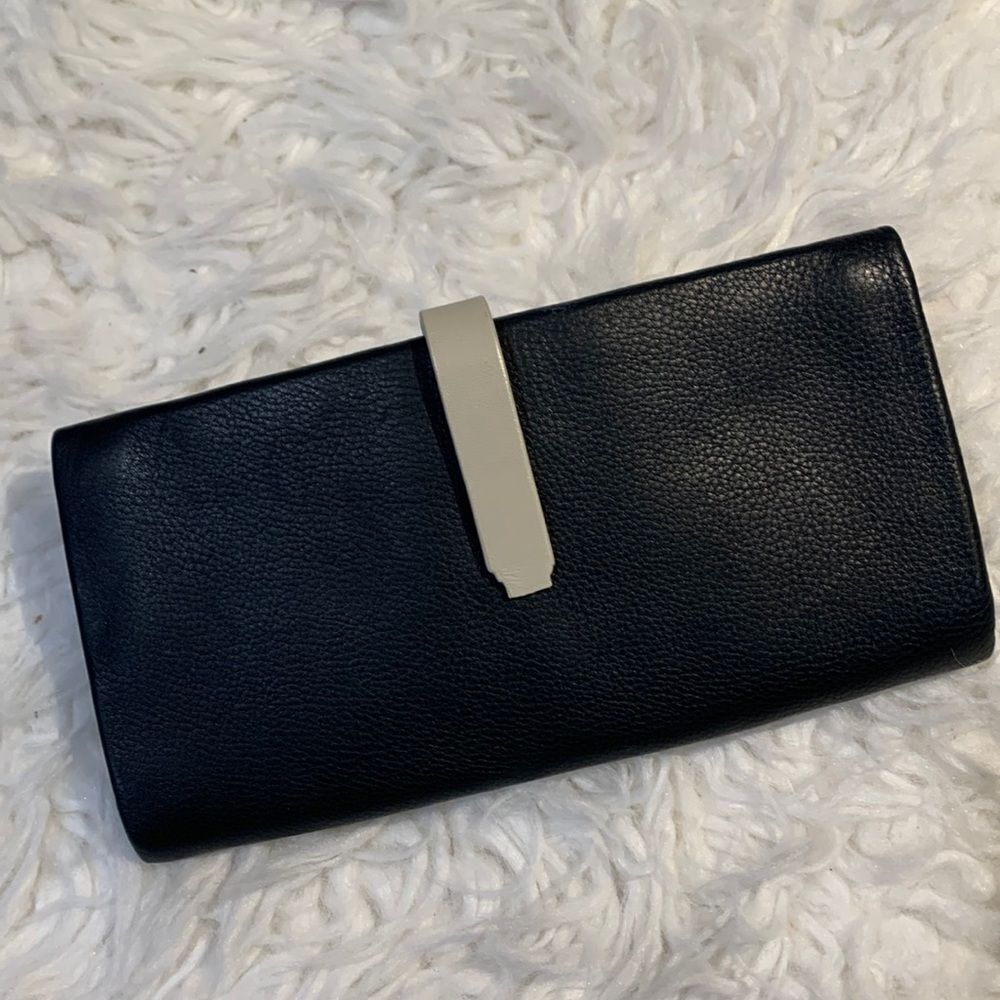 LEATHER Long wallet snap closure 12 card compartments 2 bill compartments women
